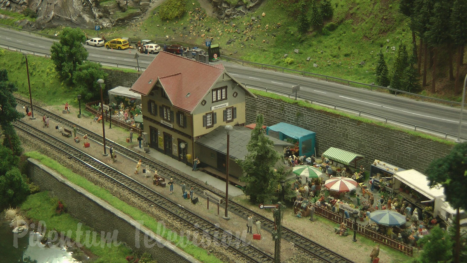 The City Edge Layout Model Railroad with amazing Miniature Cars in HO scale