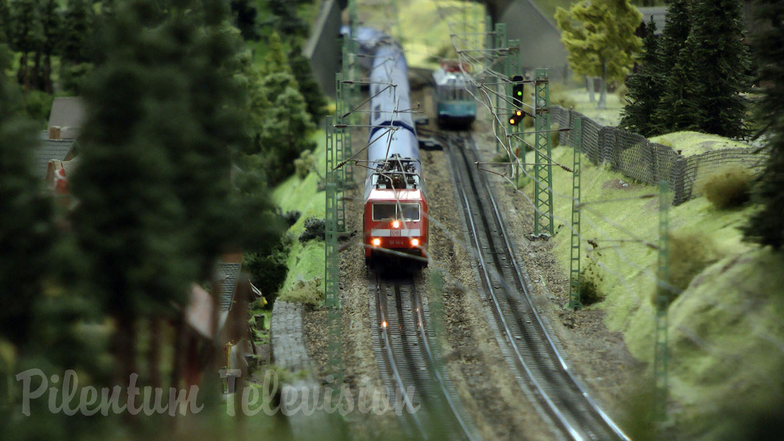 The City Edge Layout Model Railroad with amazing Miniature Cars in HO scale