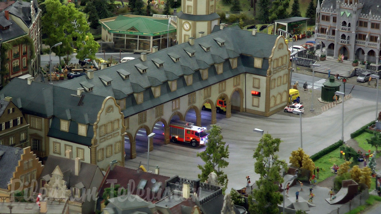 The City Edge Layout Model Railroad with amazing Miniature Cars in HO scale