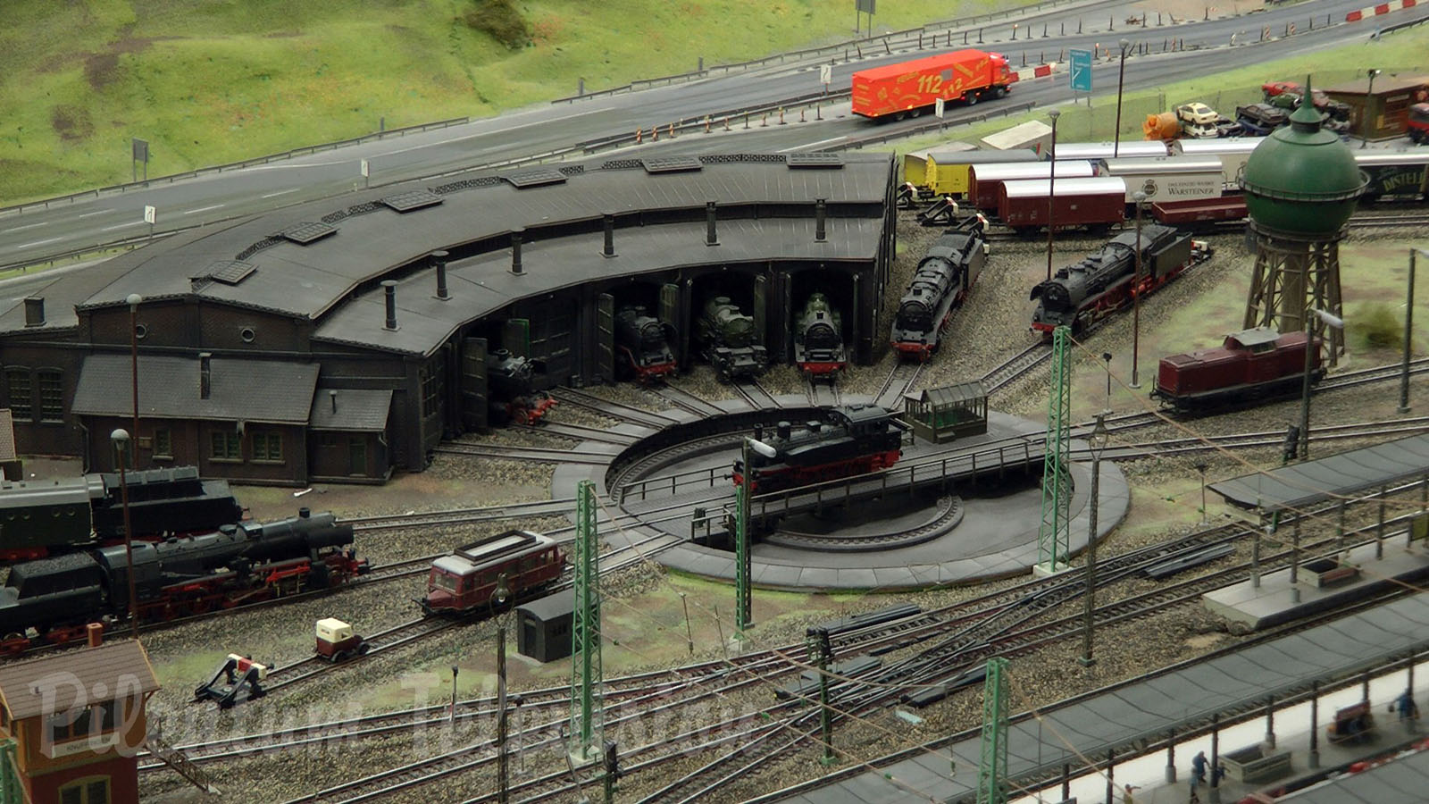 The City Edge Layout Model Railroad with amazing Miniature Cars in HO scale