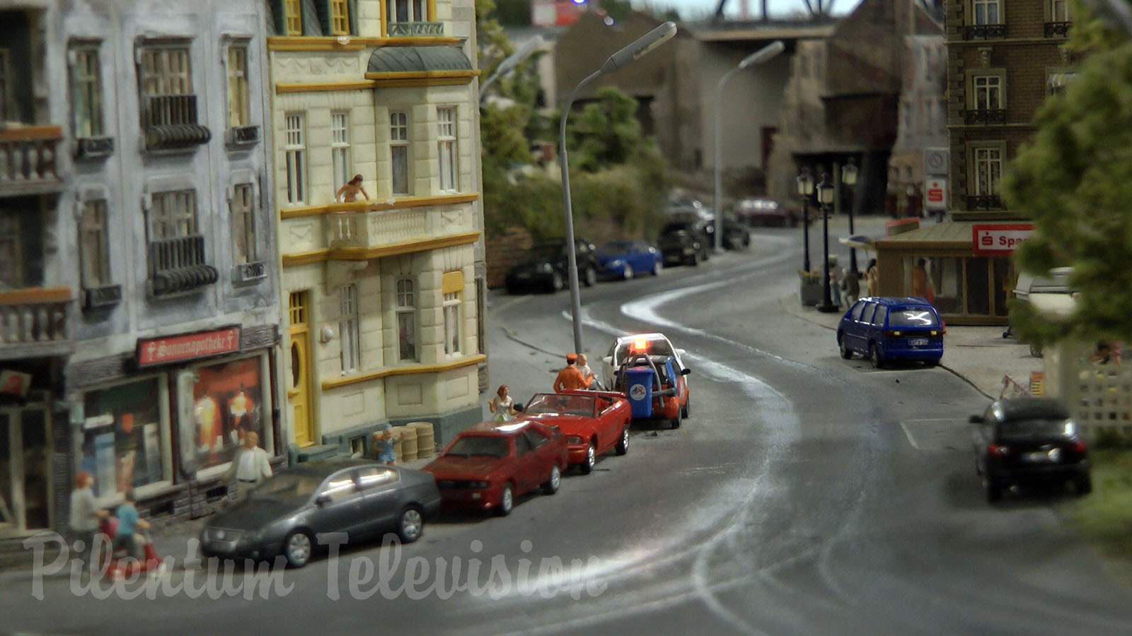 The City Edge Layout Model Railroad with amazing Miniature Cars in HO scale