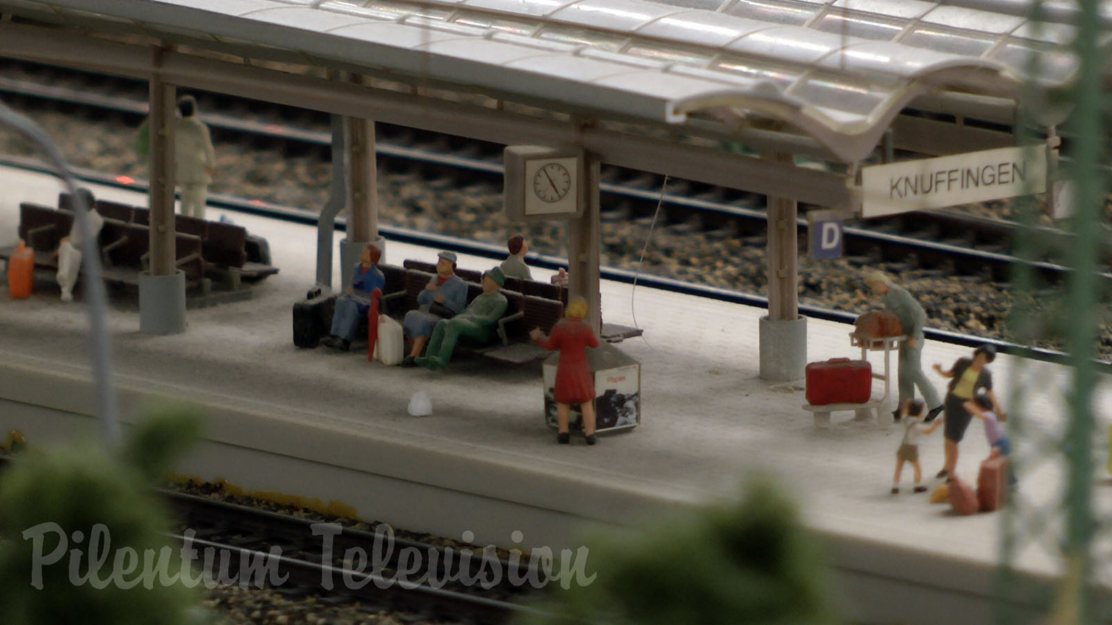 The City Edge Layout Model Railroad with amazing Miniature Cars in HO scale