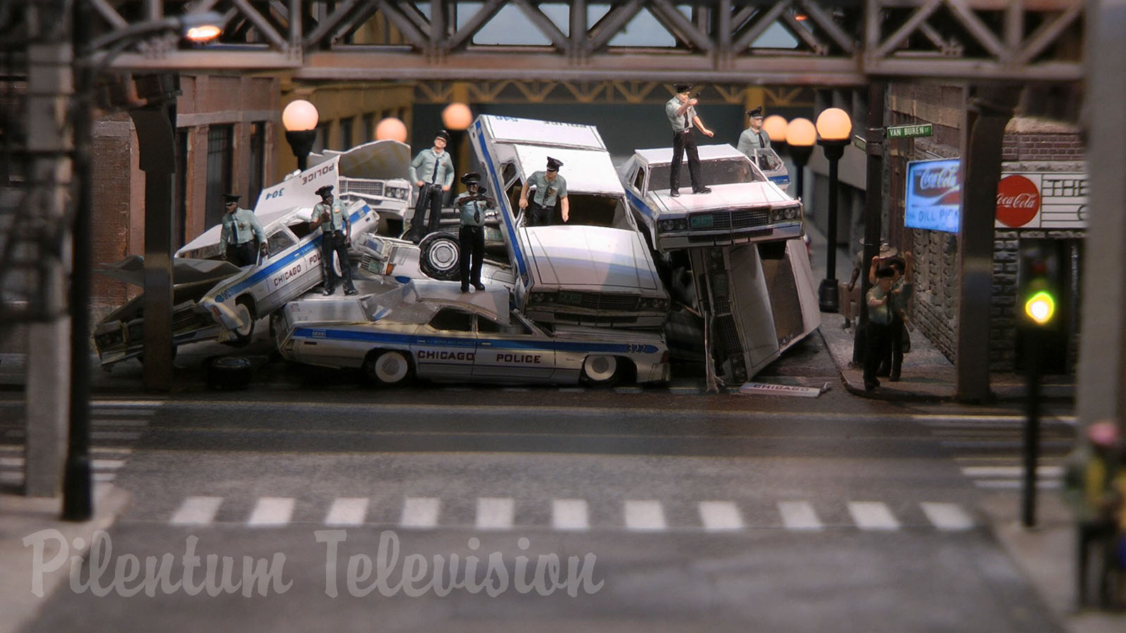 Street Life Scale Model and Police Crash in Chicago