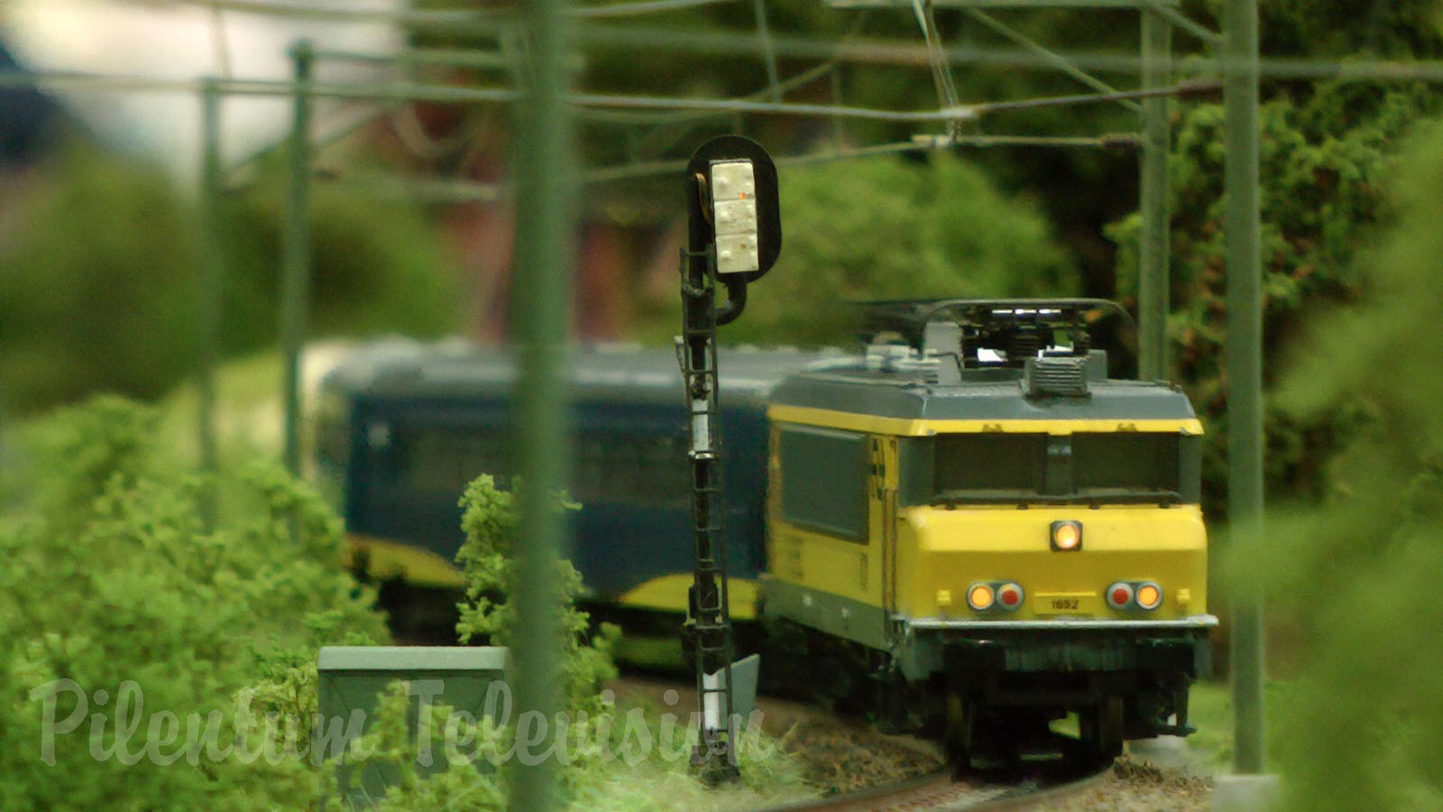 Modular Model Railroad Layout by Stichting M-TRAK Baan with Dutch Model Trains