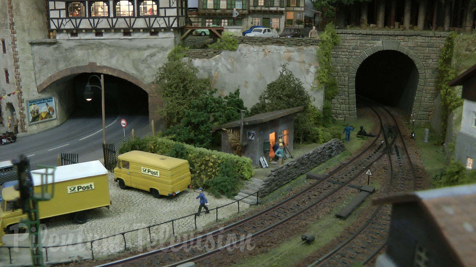 Model Trains Layout with Thousands of Funny Details in HO Scale