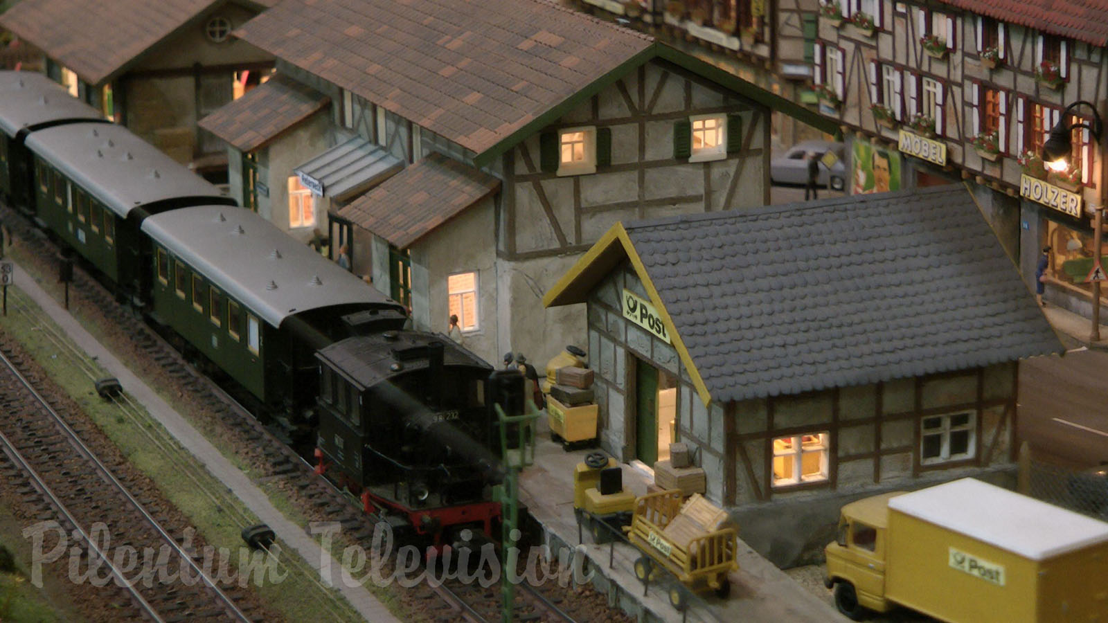 Model Trains Layout with Thousands of Funny Details in HO Scale