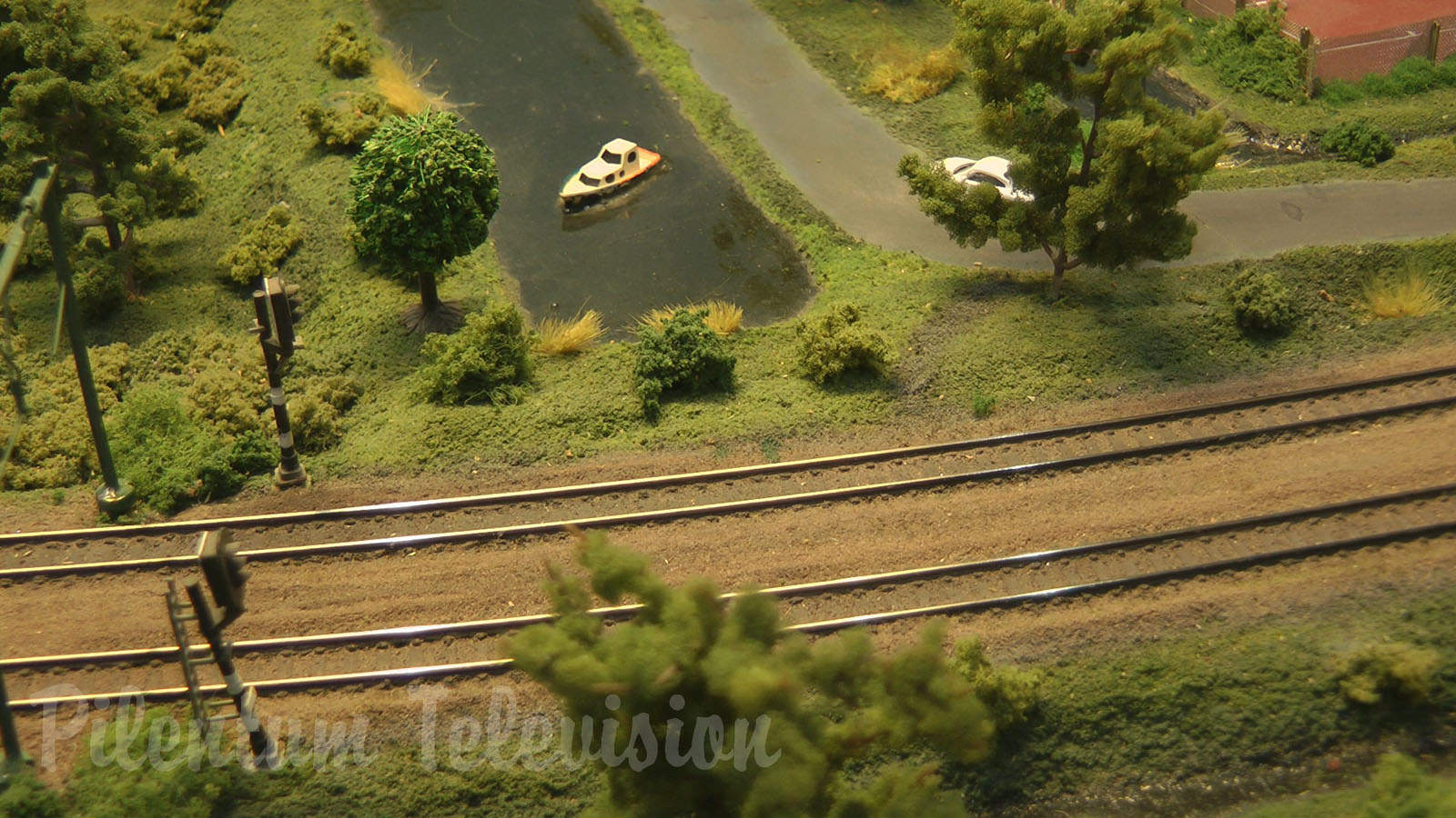 Modular Model Train Layout in N Gauge with Dutch Trains