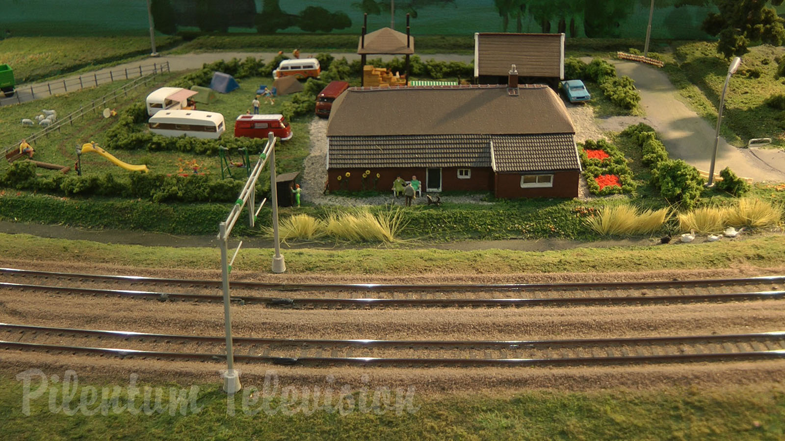 Modular Model Train Layout in N Gauge with Dutch Trains