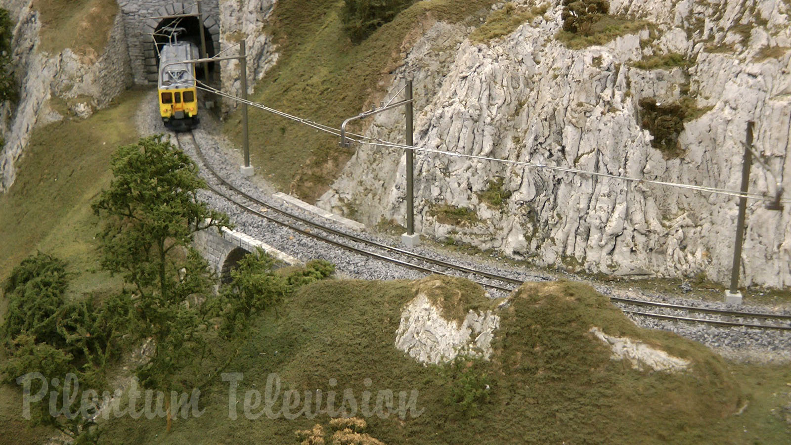 Model Railroading and the famous Brusio spiral viaduct