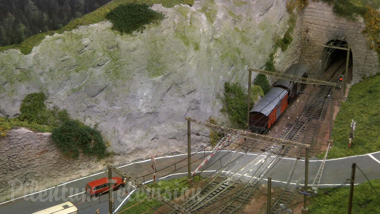 Beautiful Narrow Gauge Model Trains with Realistic Catenary made by Niek Talsma