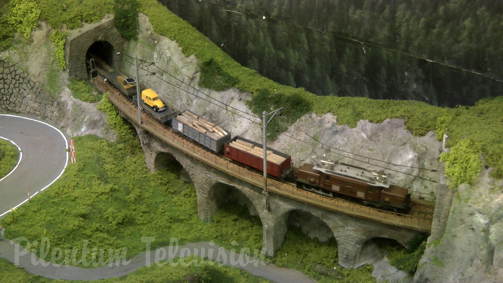 Beautiful Narrow Gauge Model Trains with Realistic Catenary made by Niek Talsma