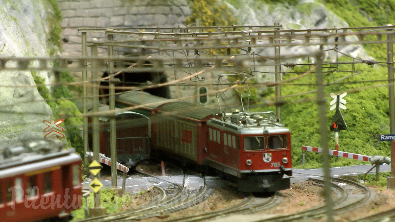 Beautiful Narrow Gauge Model Trains with Realistic Catenary made by Niek Talsma