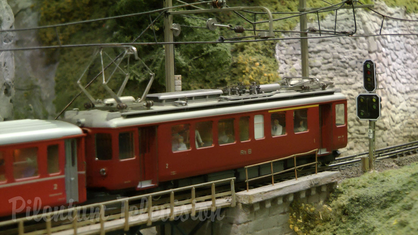 Beautiful Narrow Gauge Model Trains with Realistic Catenary made by Niek Talsma