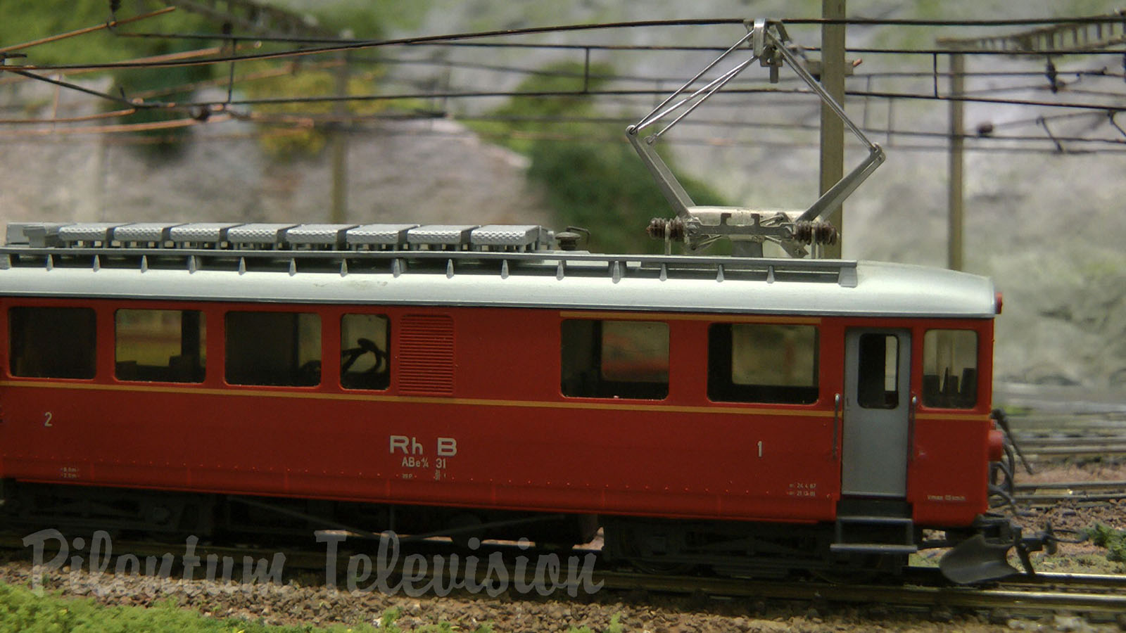 Beautiful Narrow Gauge Model Trains with Realistic Catenary made by Niek Talsma