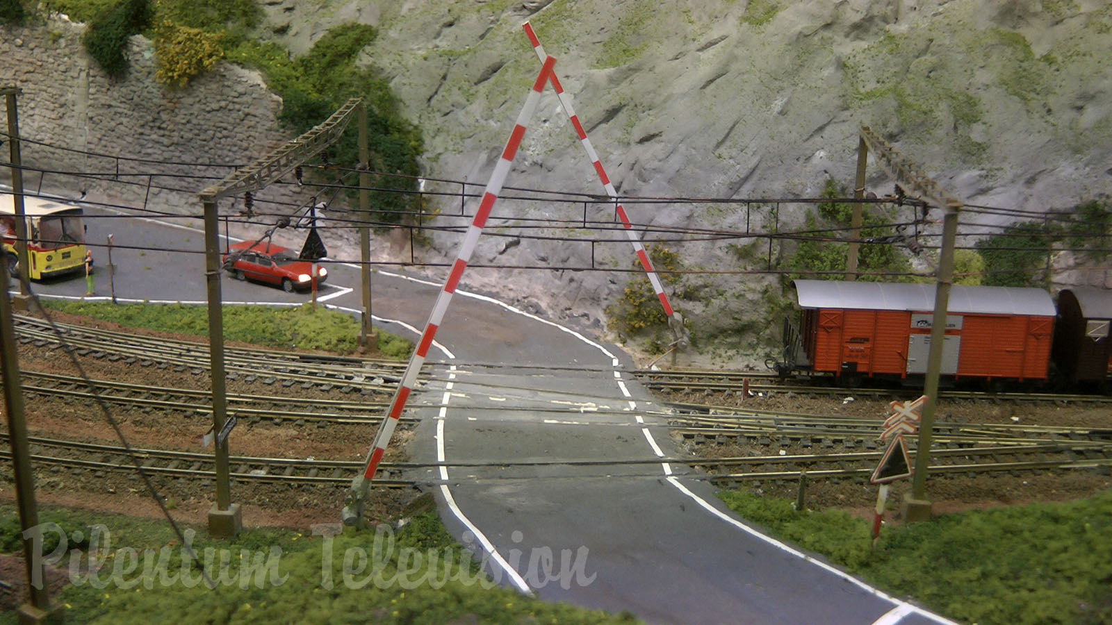 Beautiful Narrow Gauge Model Trains with Realistic Catenary made by Niek Talsma