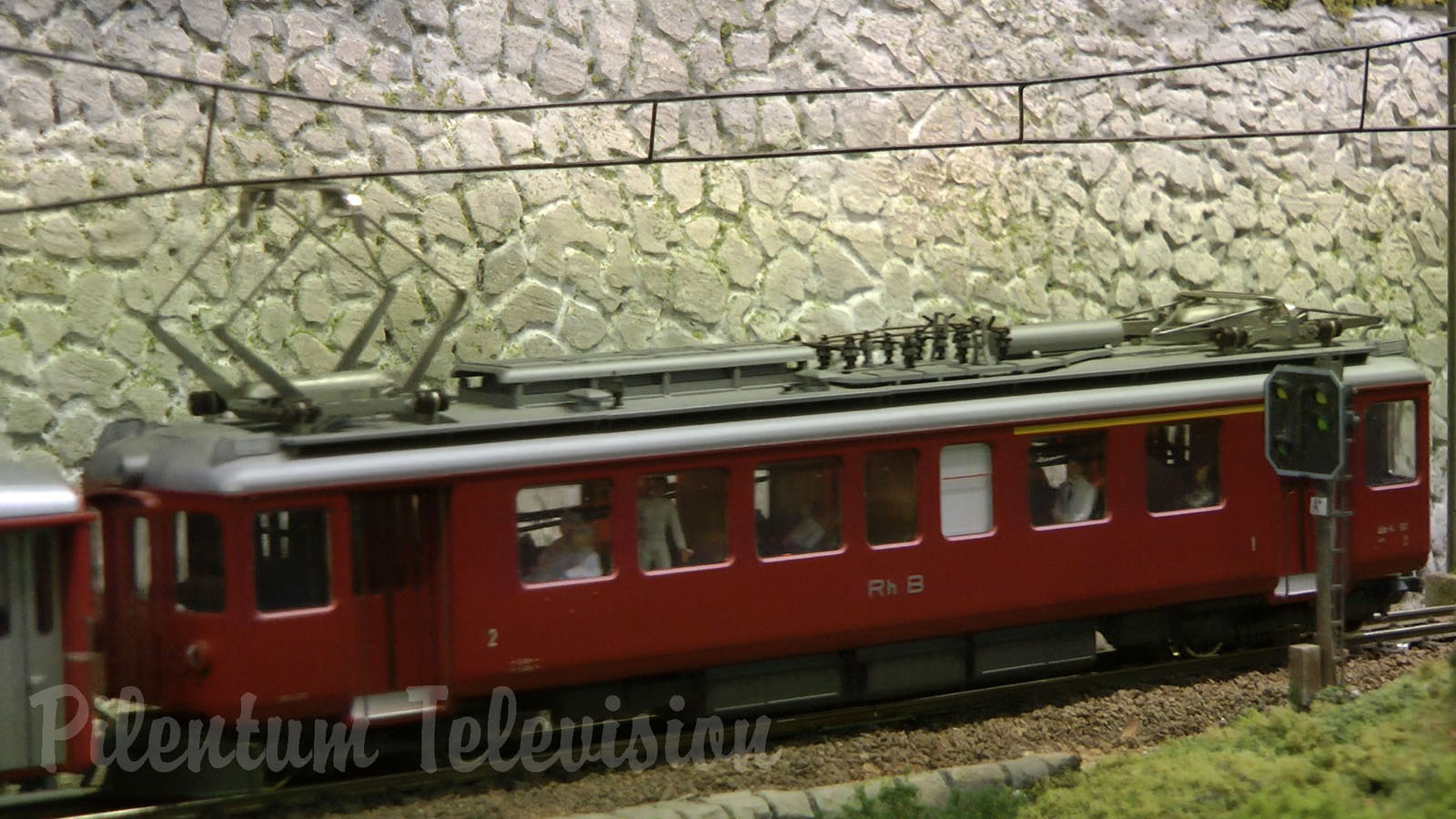 Beautiful Narrow Gauge Model Trains with Realistic Catenary made by Niek Talsma