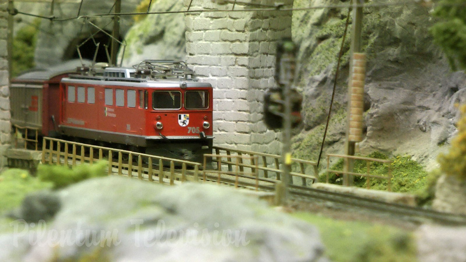 Beautiful Narrow Gauge Model Trains with Realistic Catenary made by Niek Talsma