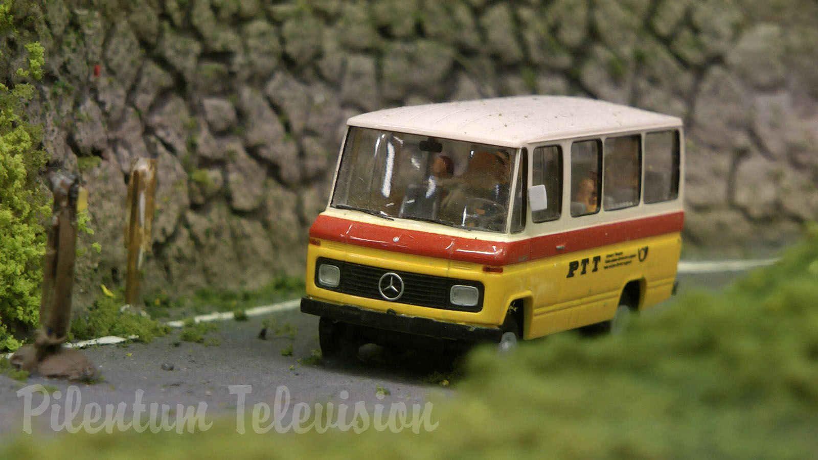 Beautiful Narrow Gauge Model Trains with Realistic Catenary made by Niek Talsma