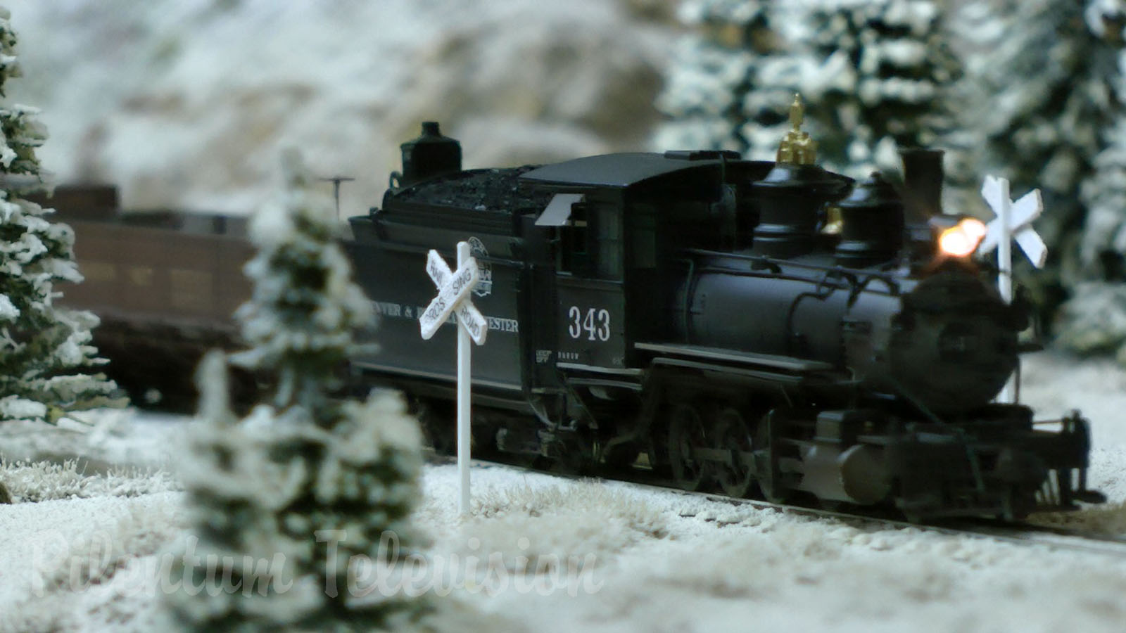 Amazing Railway Layout in HOn3 gauge with Rocky Mountains and Winter Landscape