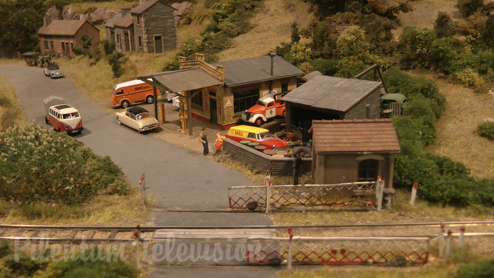 Impressive Model Railroad Layout by Club de Modelisme de Draveil from France in HO scale