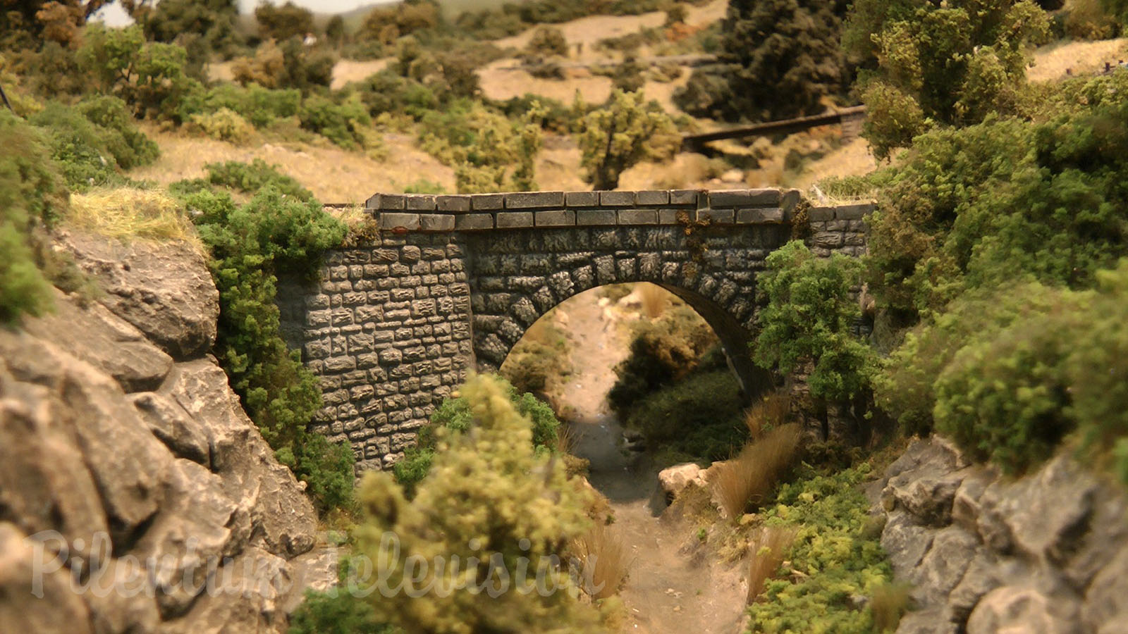 Impressive Model Railroad Layout by Club de Modelisme de Draveil from France in HO scale