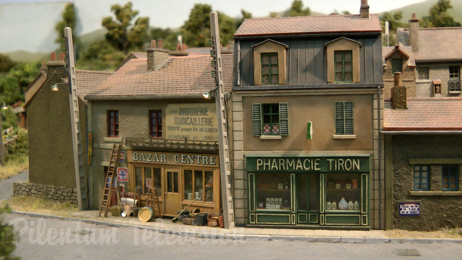 Impressive Model Railroad Layout by Club de Modelisme de Draveil from France in HO scale