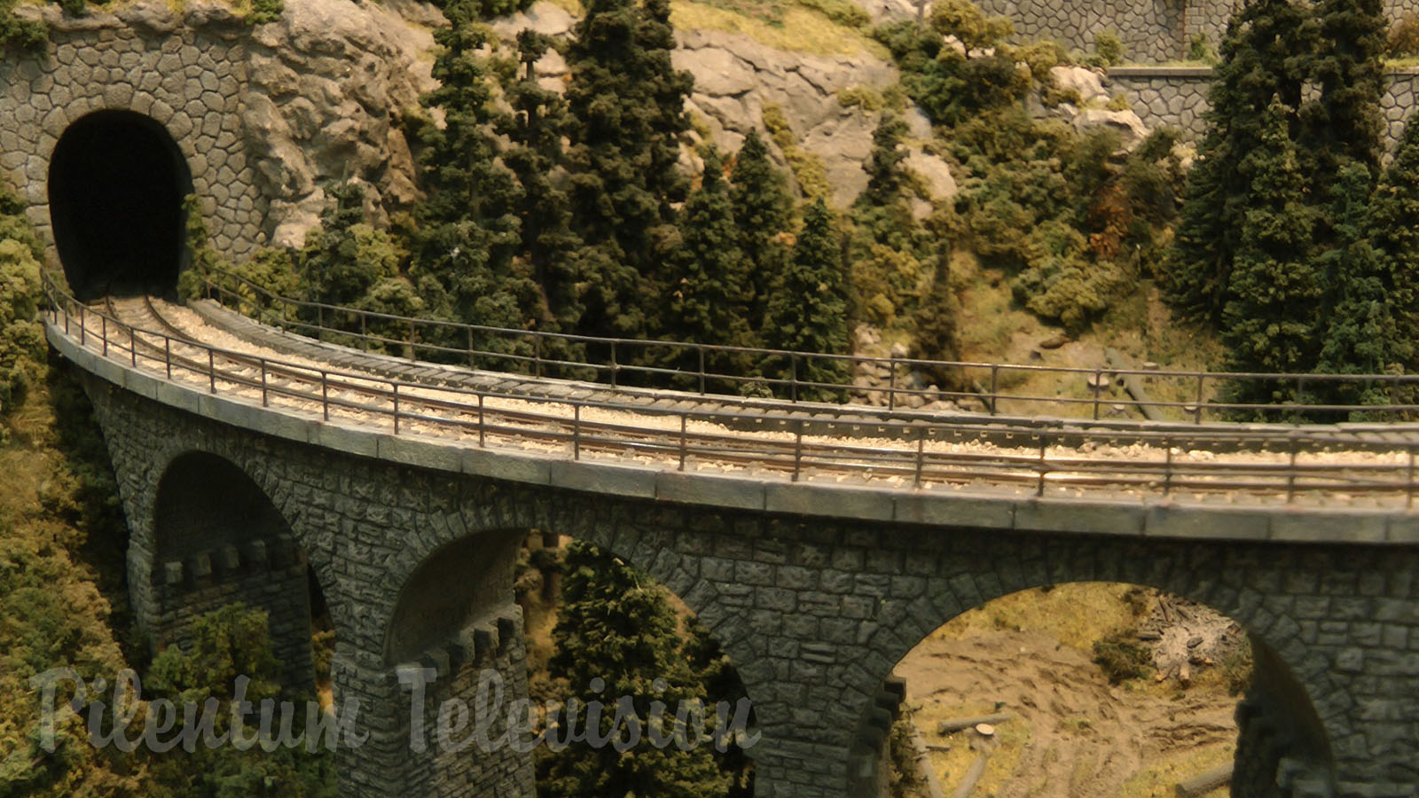 Impressive Model Railroad Layout by Club de Modelisme de Draveil from France in HO scale