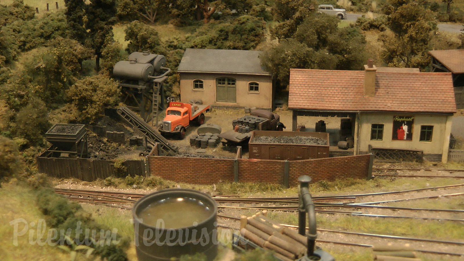 Impressive Model Railroad Layout by Club de Modelisme de Draveil from France in HO scale