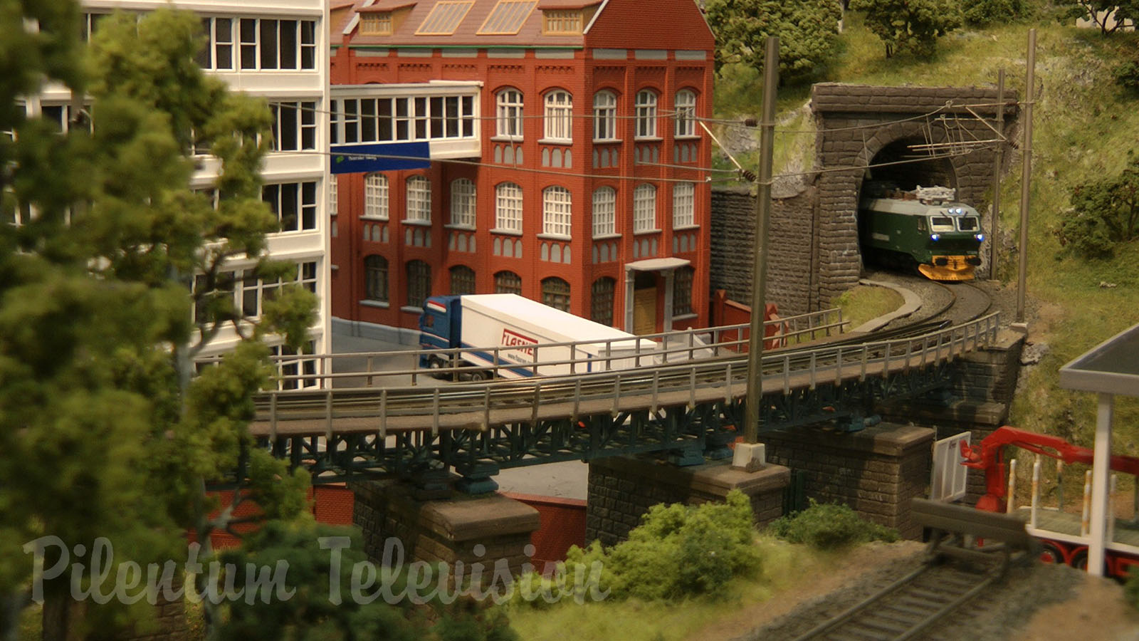 Beautiful Model Railroad in HO Scale by NMJ Norsk Modelljernbane