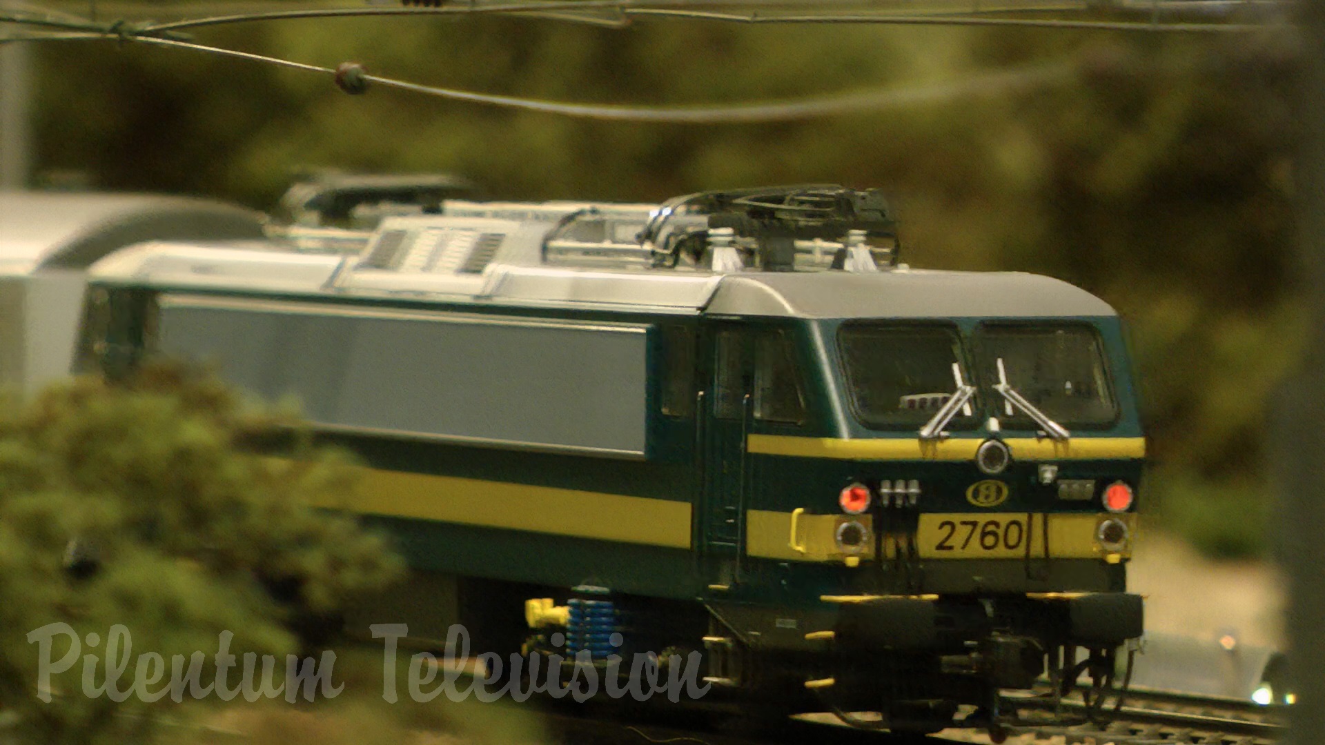 Heavy Freight Trains and Passenger Model Trains in action