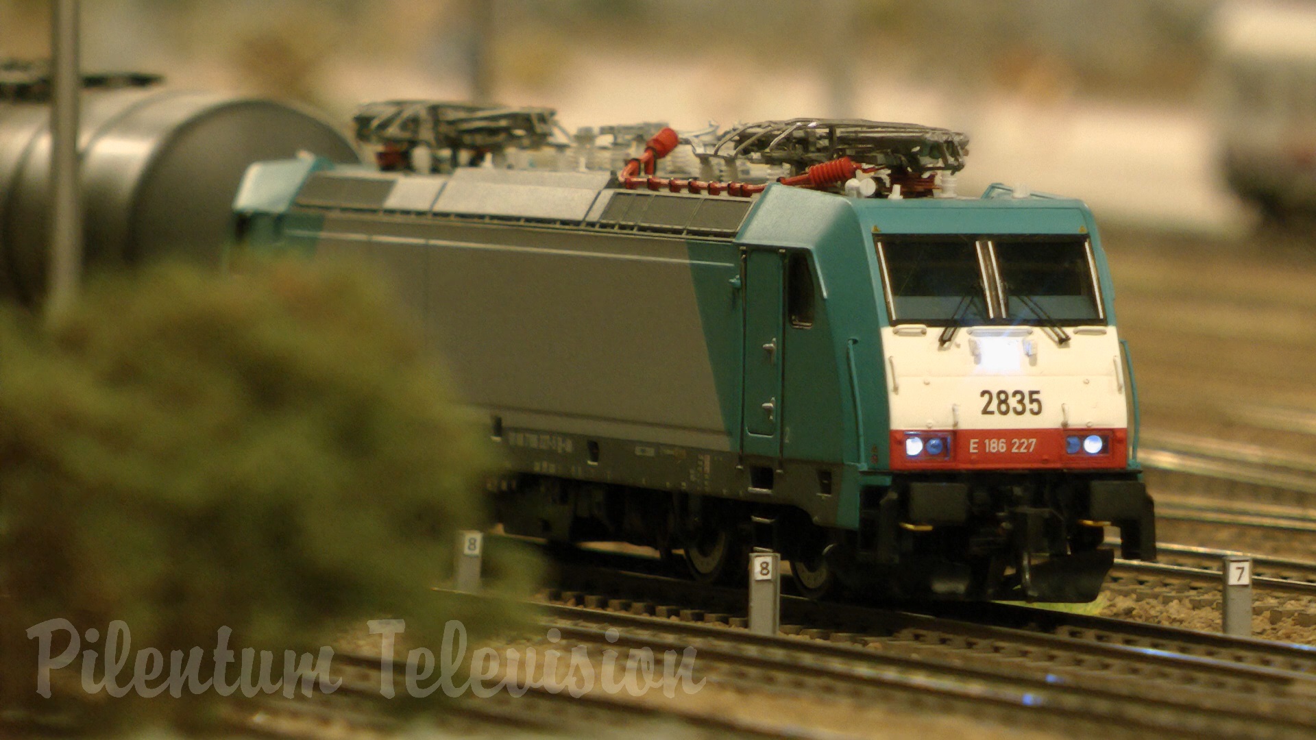 Heavy Freight Trains and Passenger Model Trains in action