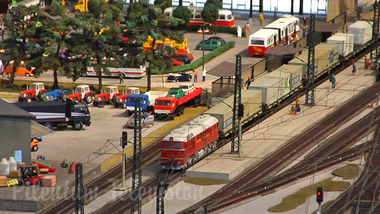 Big Model Trains and Cab Ride at the Dresden Model Railroad Museum