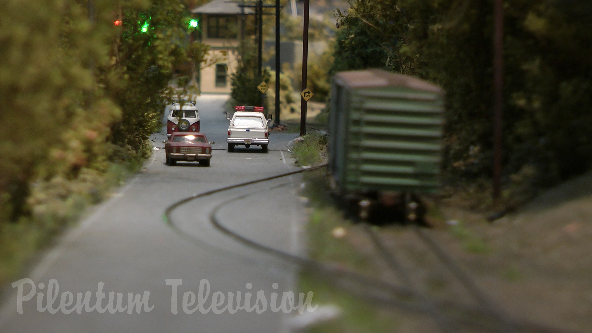 Impressive City Edge Layout and Cab Ride with American Model Trains