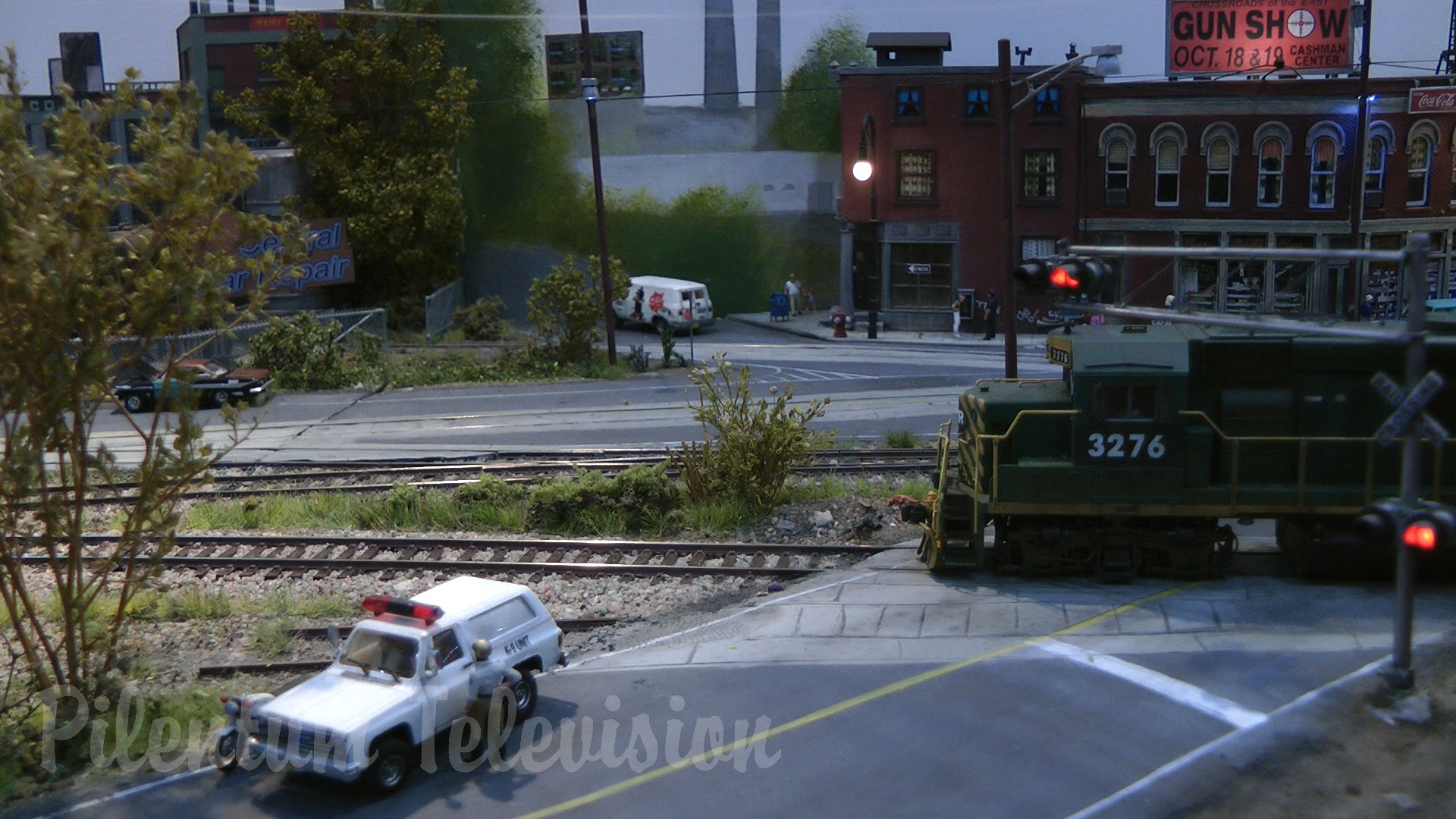 Impressive City Edge Layout and Cab Ride with American Model Trains