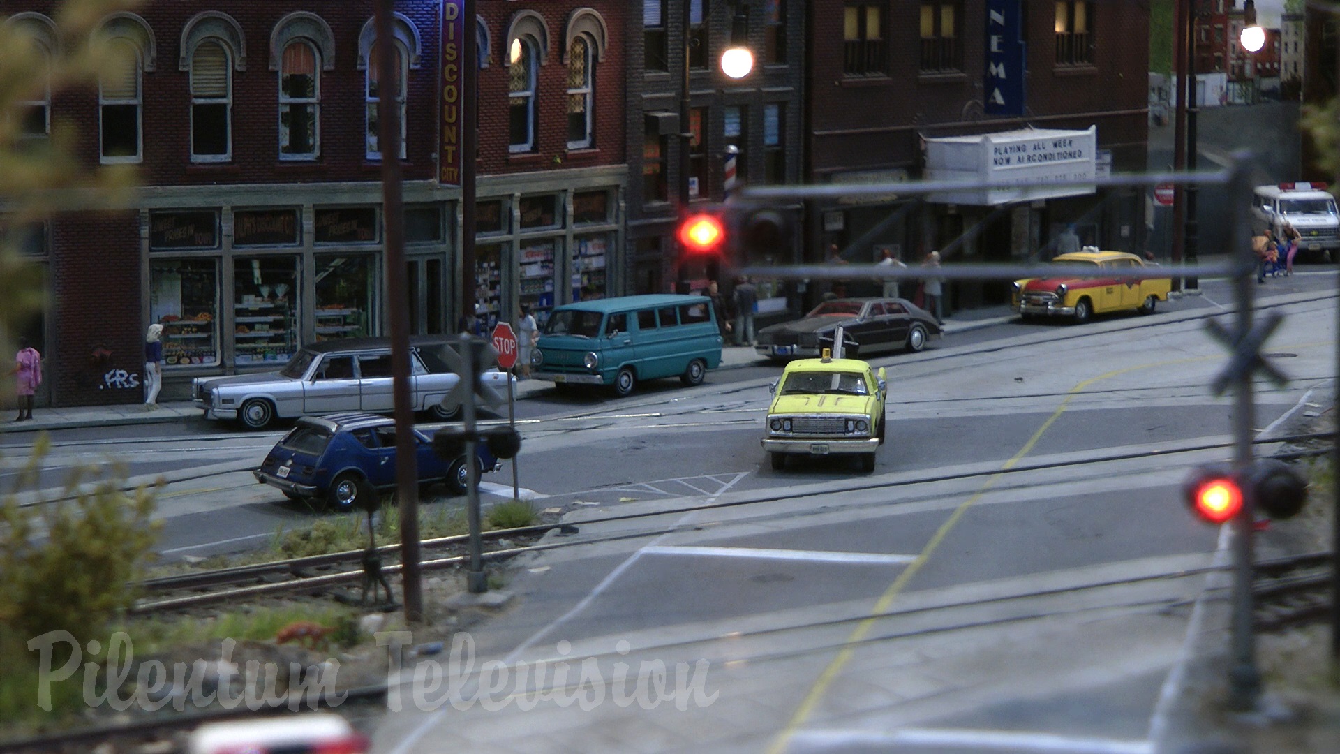 Impressive City Edge Layout and Cab Ride with American Model Trains