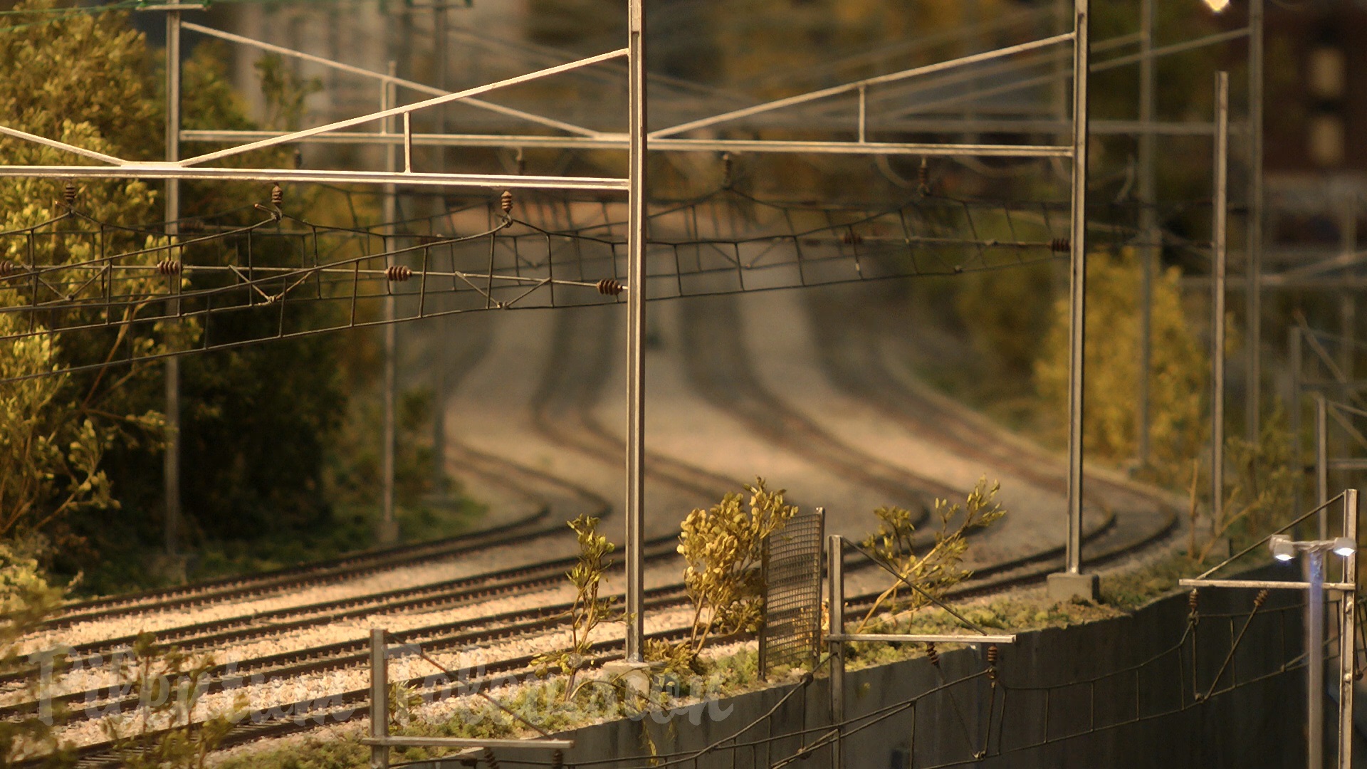 Impressive City Edge Layout and Cab Ride with American Model Trains