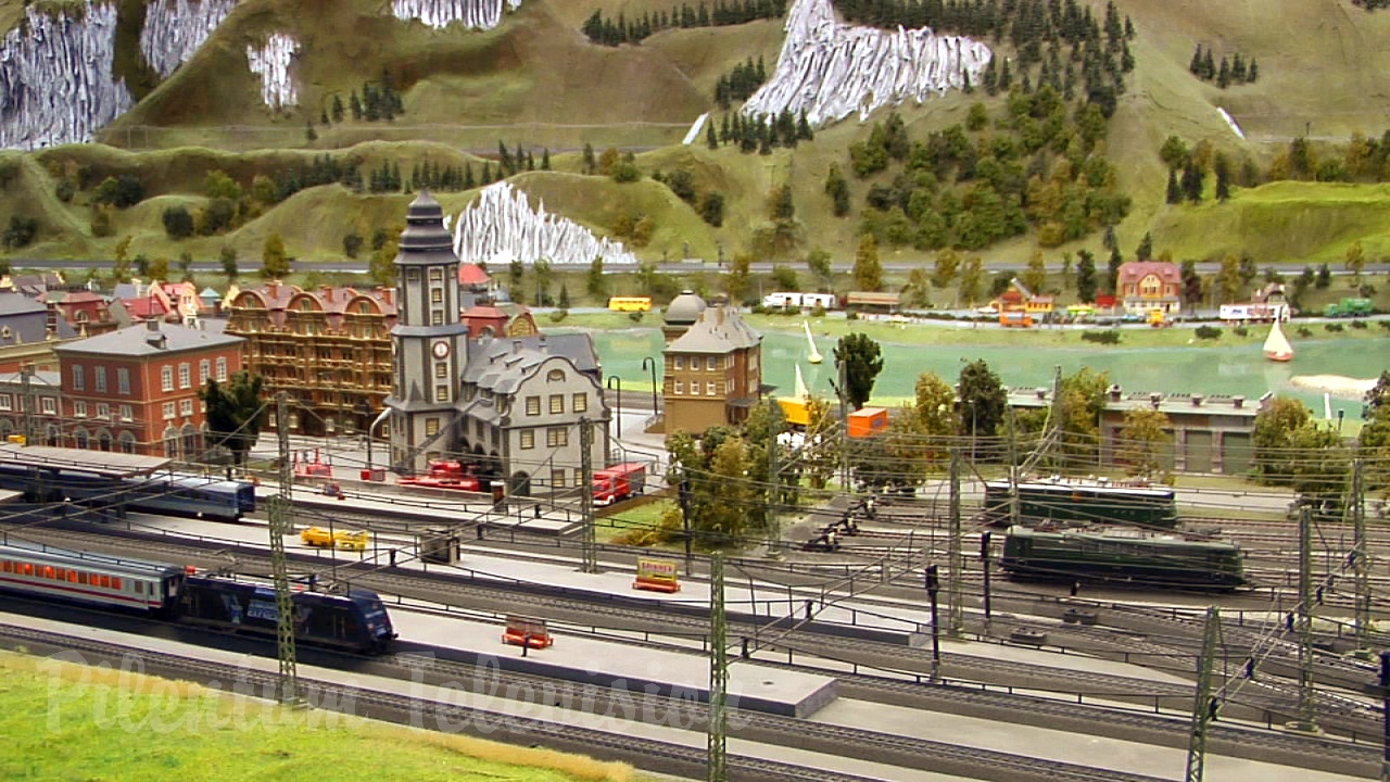 The Great Marklin Model Railroad Show in HO Scale