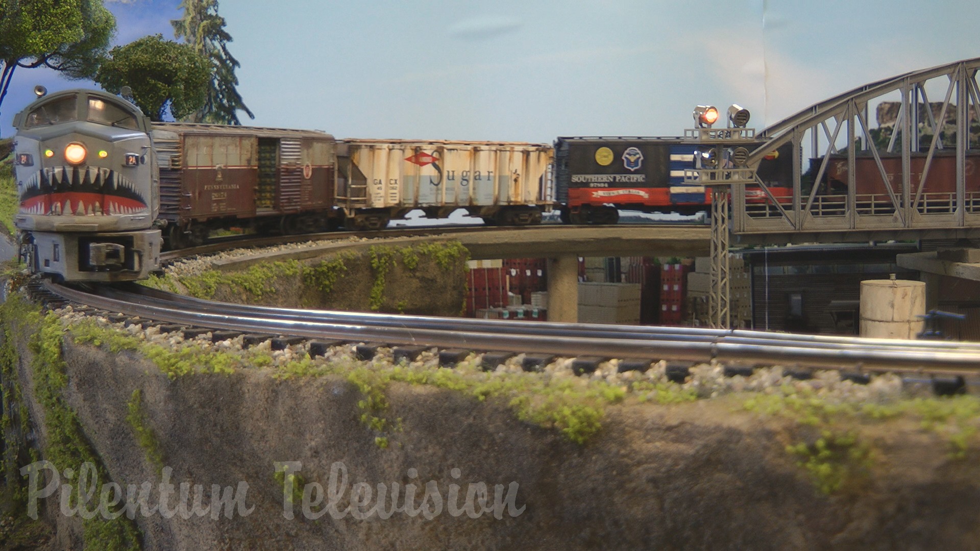 Porvoo Model Railroaders: Shark Bay Railroad - A three rail model railroad in O scale