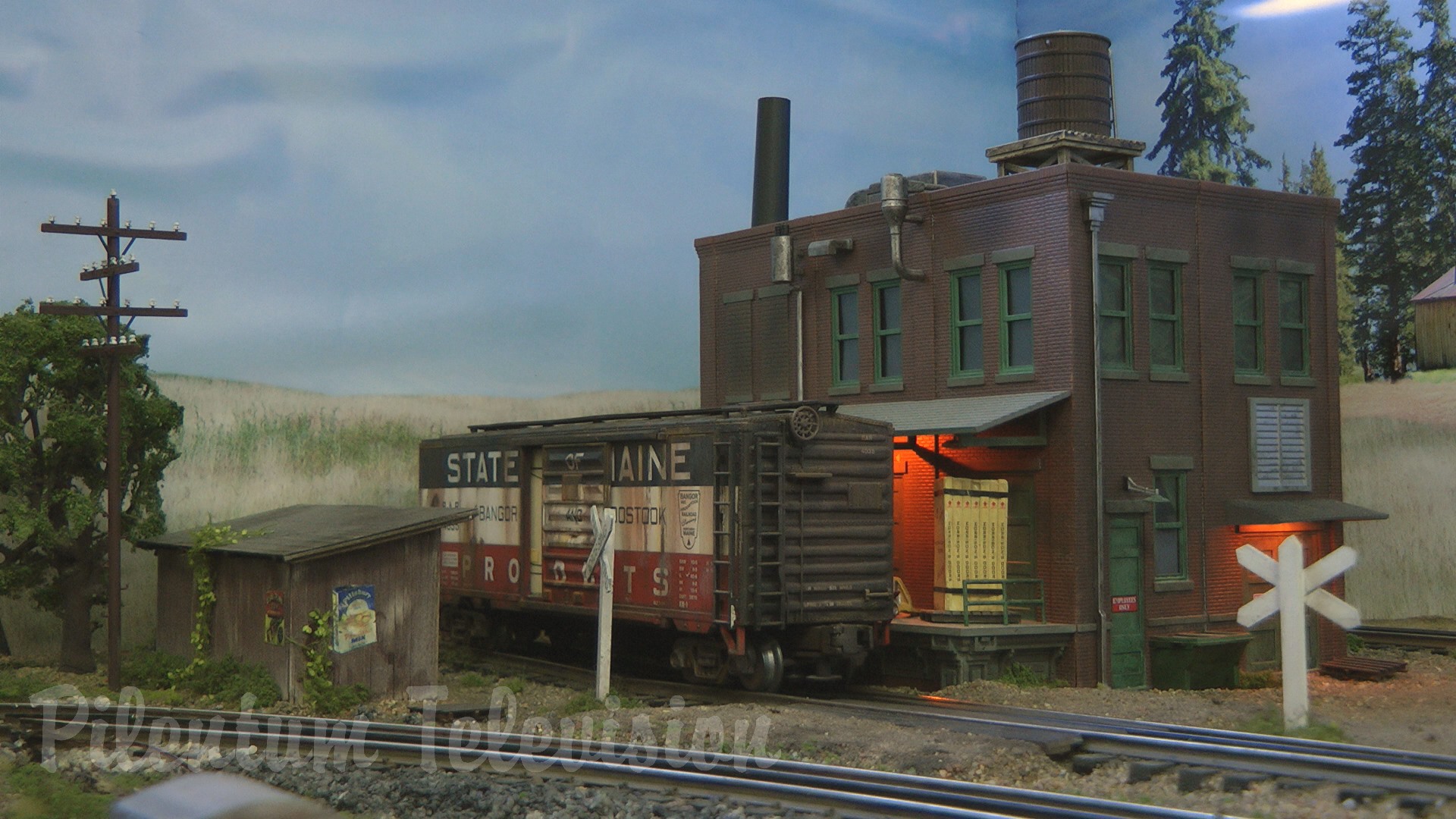 Porvoo Model Railroaders: Shark Bay Railroad - A three rail model railroad in O scale