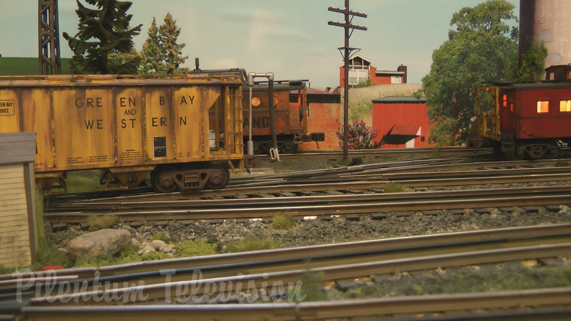 Porvoo Model Railroaders: Shark Bay Railroad - A three rail model railroad in O scale