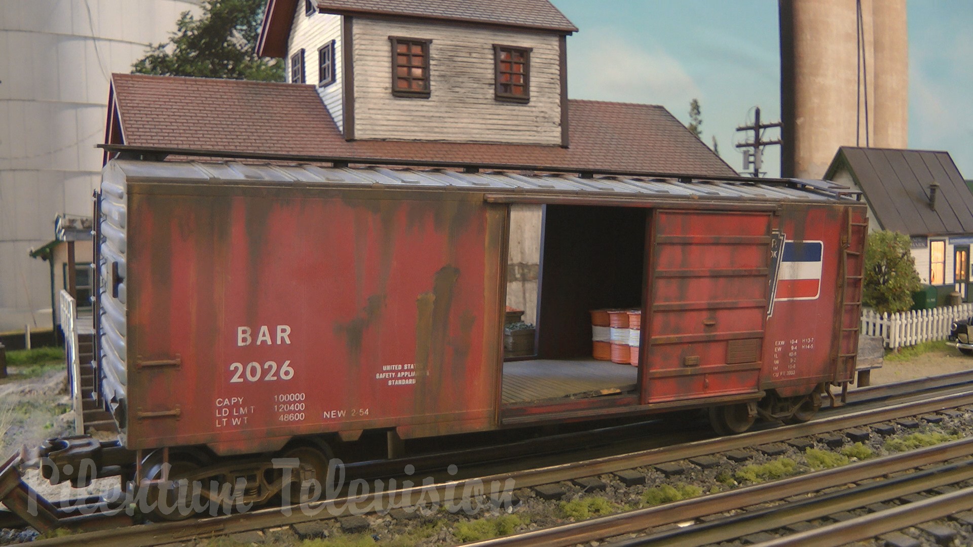 Porvoo Model Railroaders: Shark Bay Railroad - A three rail model railroad in O scale