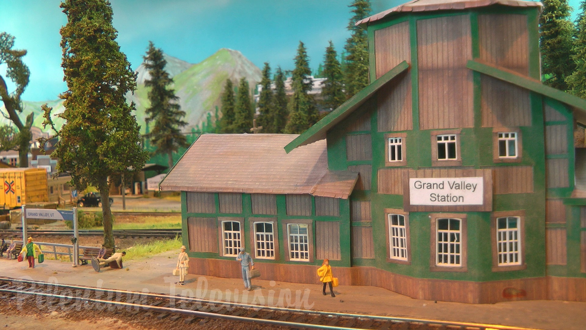 Southern Pacific Lines Model Railroad Display in HO Scale