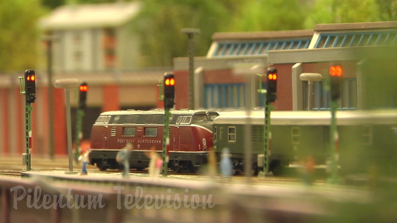 The World of Model Trains - Enjoy more than 75 different locomotives and train sets in HO scale