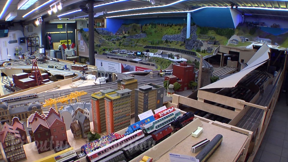 Model Train Video by Pilentum with Car System and Cab Ride on a Model Railway under Construction