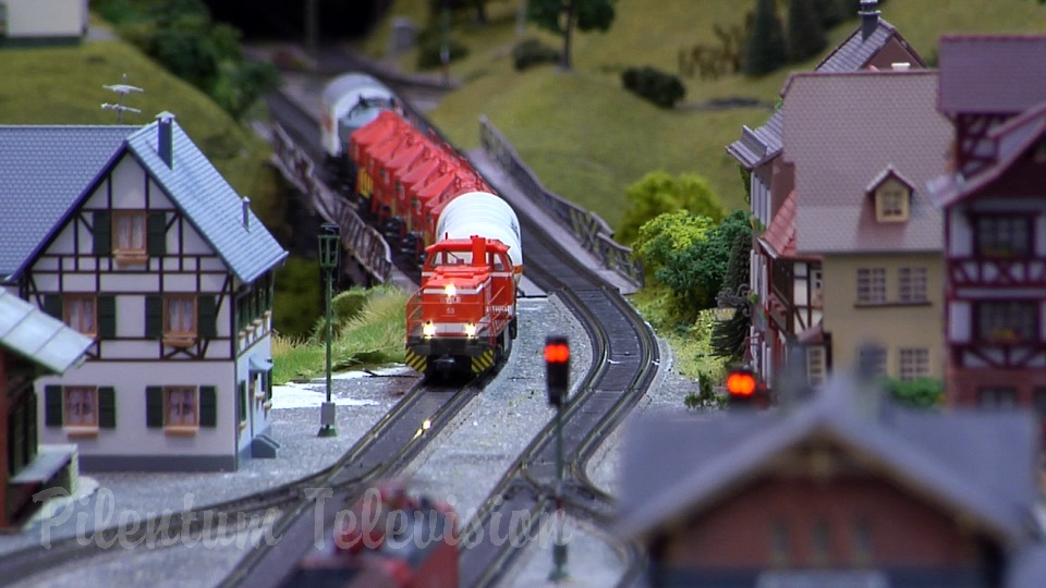 Model Train Video by Pilentum with Car System and Cab Ride on a Model Railway under Construction