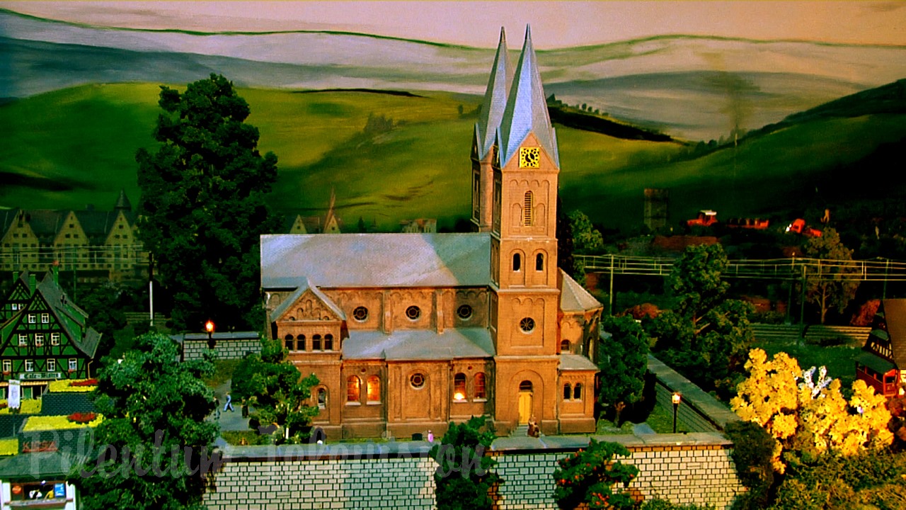 One of Europe’s largest model railway exhibitions: The ArsTECNICA model railroad in H0 scale