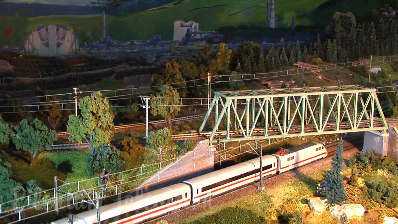 One of Europe’s largest model railway exhibitions: The ArsTECNICA model railroad in H0 scale