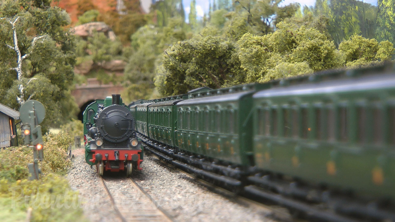 Superb Model Railway made by French Railroad Enthusiasts