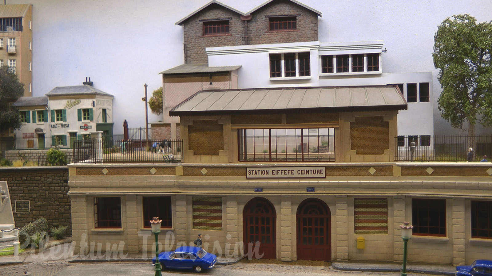 The Circular Railway of Paris - La Petite Ceinture - Model Railroad Diorama by François Joyau