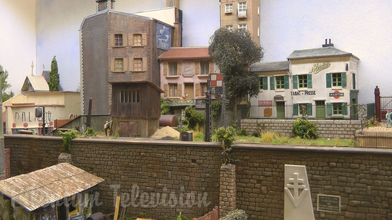 The Circular Railway of Paris - La Petite Ceinture - Model Railroad Diorama by François Joyau